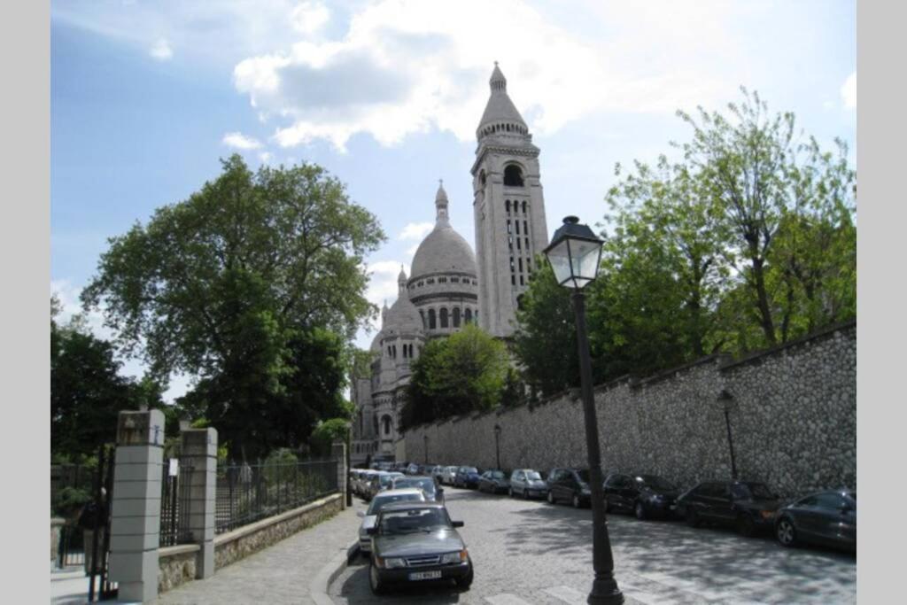 Charming Apartment In Montmartre Paris Exterior foto