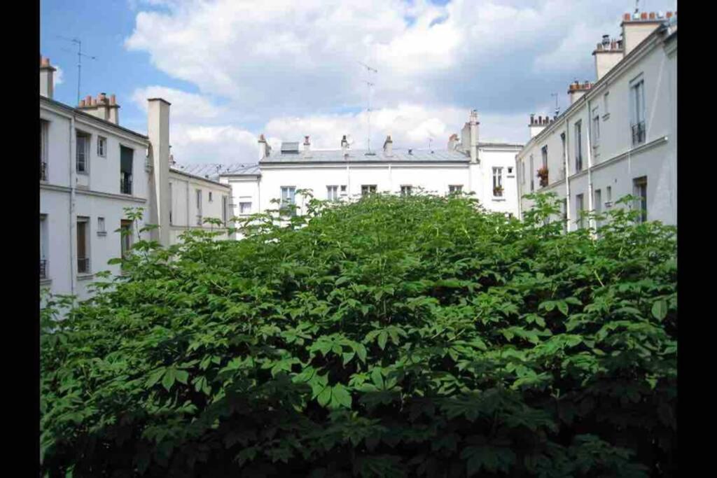 Charming Apartment In Montmartre Paris Exterior foto